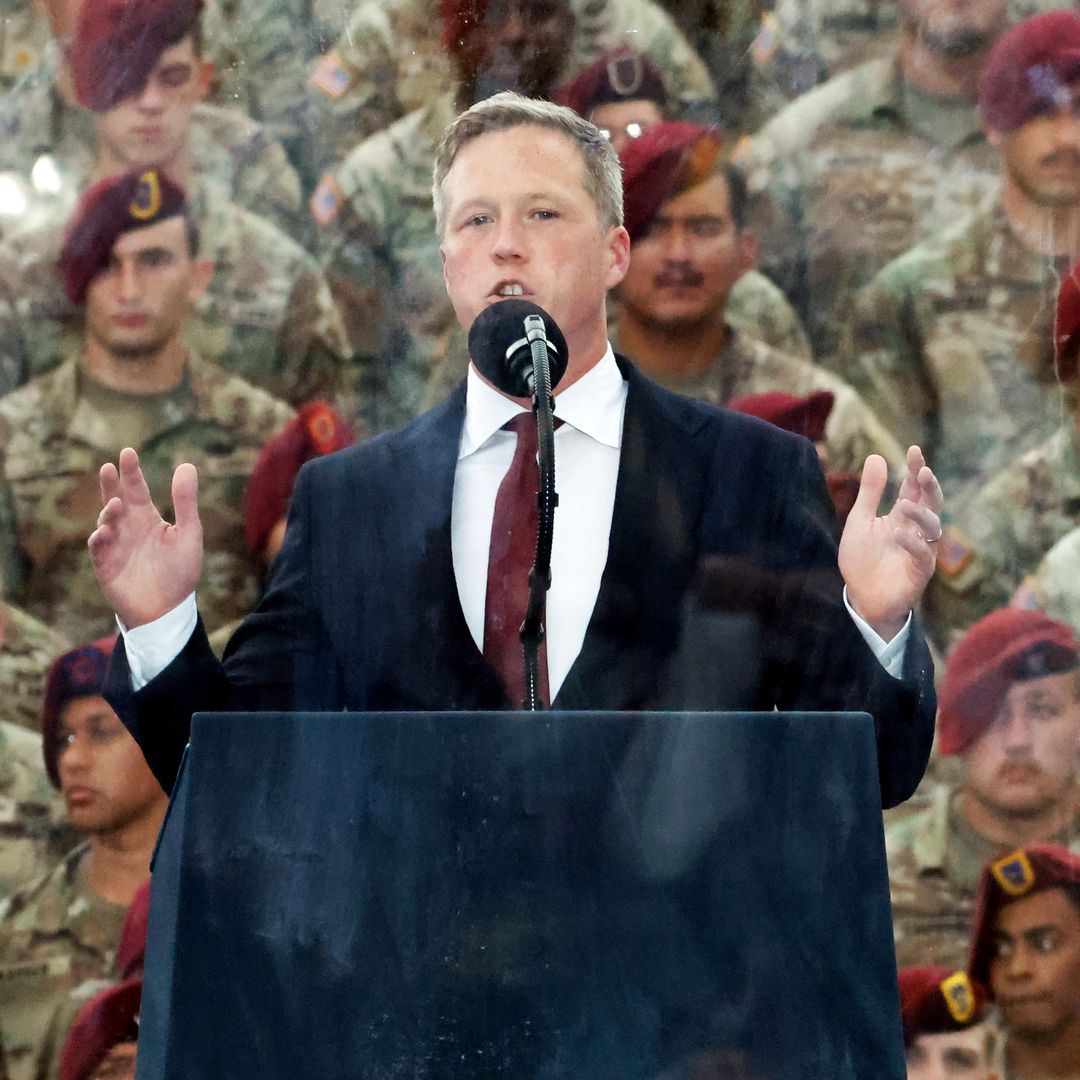 Secretario del Ejército de EUA Renuncia Tras Choques con Hegseth por Rumbo Militar